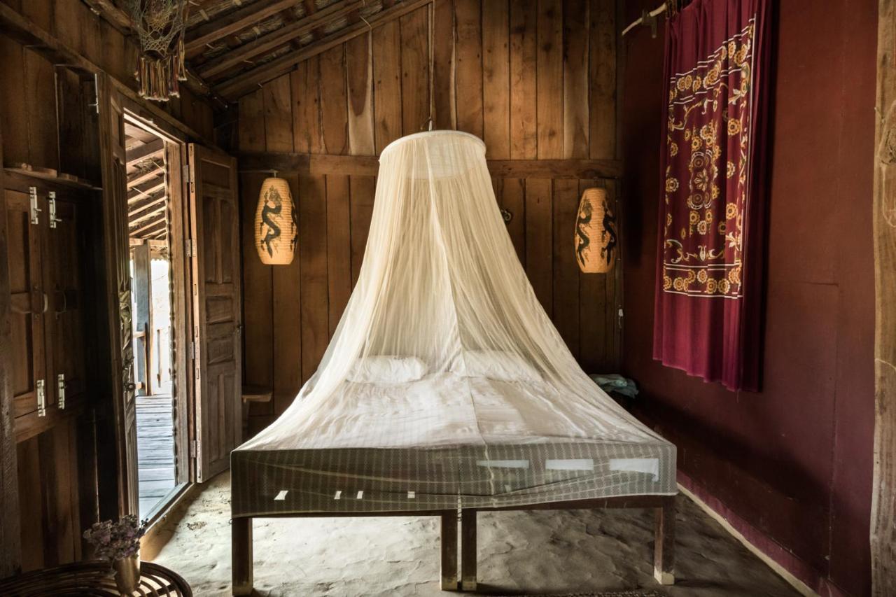 Shanta Ghar A Rustic Guesthouse Chitwan Eksteriør bilde